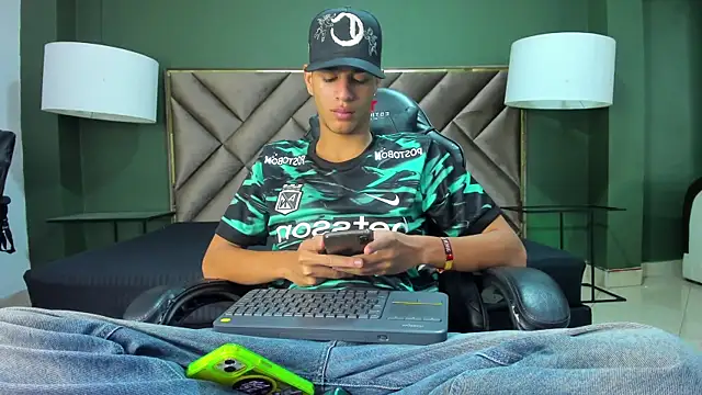 Tyler Rodriguez online show from 27, 10, 2025