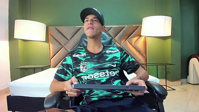 Tyler Rodriguez online show from 29, 10, 2025