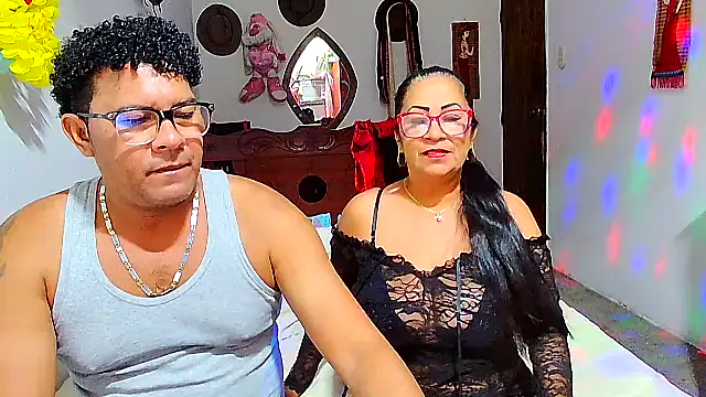 Snapshot of rosi_pamela chatting on 1, 3, 2026 rosi pamela online show from 1, 3, 2026