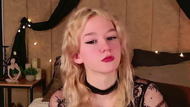 Snapshot of NaomiLoys chatting on 22, 2, 2025 NaomiLoys online show from 22, 2, 2025