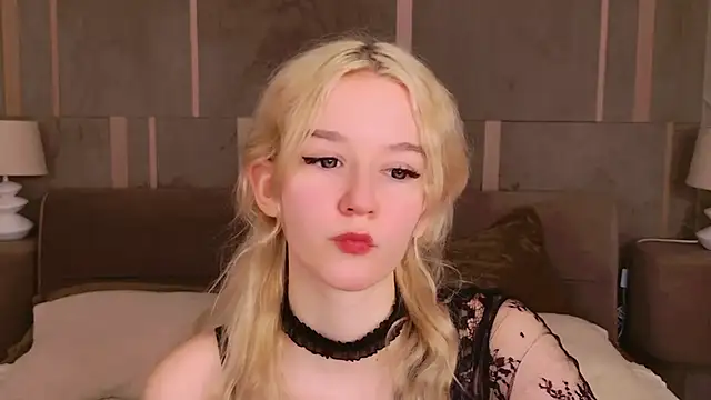 Snapshot of NaomiLoys chatting on 27, 2, 2025 NaomiLoys online show from 27, 2, 2025