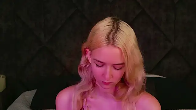 Snapshot of NaomiLoys chatting on 13, 9, 2025 NaomiLoys online show from 13, 9, 2025