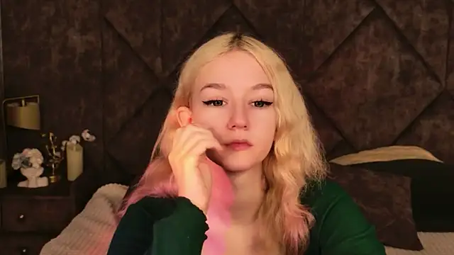 NaomiLoys online show from 10, 11, 2025