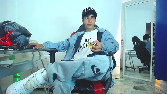 Snapshot of Zacktk7 chatting on 25, 12, 2024 Zacktk7 online show from 25, 12, 2024