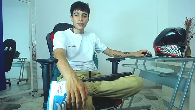 Snapshot of Zacktk7 chatting on 6, 1, 2025 Zacktk7 online show from 6, 1, 2025