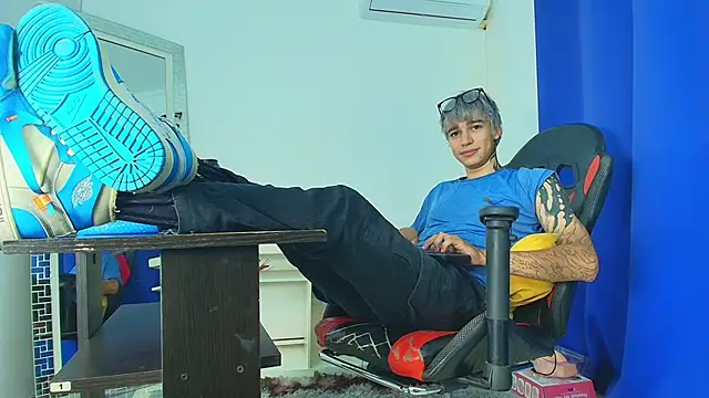 Snapshot of Zacktk7 chatting on 6, 3, 2025 Zacktk7 online show from 6, 3, 2025