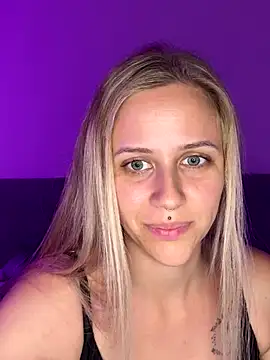 Snapshot of lunawolf21 chatting on 9, 10, 2025 lunawolf21 online show from 9, 10, 2025