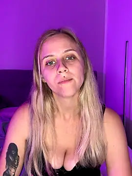 Snapshot of lunawolf21 chatting on 17, 10, 2025 lunawolf21 online show from 17, 10, 2025