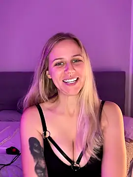 Snapshot of lunawolf21 chatting on 24, 10, 2025 lunawolf21 online show from 24, 10, 2025