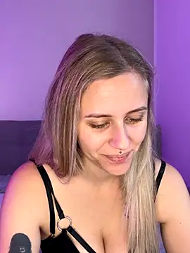 Snapshot of lunawolf21 chatting on 5, 11, 2025 lunawolf21 online show from 5, 11, 2025