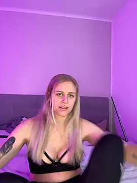 Snapshot of lunawolf21 chatting on 13, 11, 2025 lunawolf21 online show from 13, 11, 2025