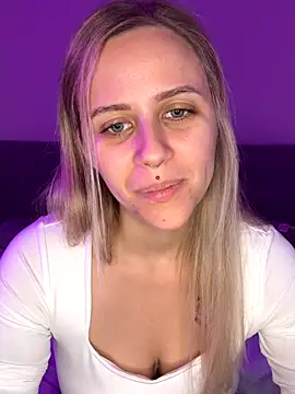 Snapshot of lunawolf21 chatting on 21, 11, 2025 lunawolf21 online show from 21, 11, 2025