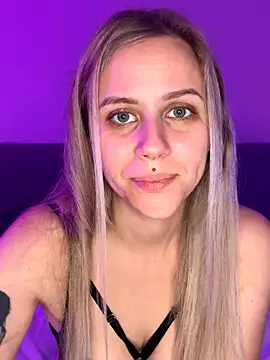 Snapshot of lunawolf21 chatting on 24, 11, 2025 lunawolf21 online show from 24, 11, 2025