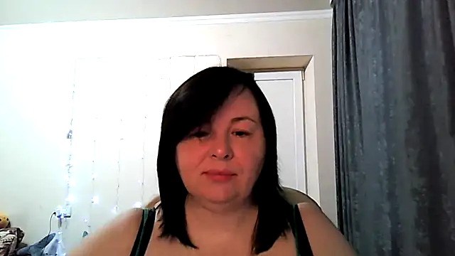 Snapshot of EmiliaLooo chatting on 10, 3, 2026 EmiliaLooo online show from 10, 3, 2026