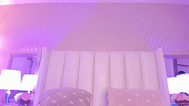 Snapshot of SophiaSmiiths_ chatting on 31, 10, 2025 SophiaSmiiths online show from 31, 10, 2025