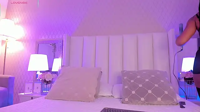 Snapshot of SophiaSmiiths_ chatting on 7, 11, 2025 SophiaSmiiths online show from 7, 11, 2025