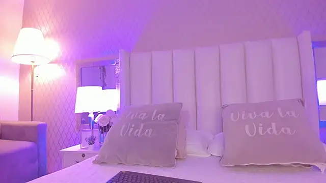 Snapshot of SophiaSmiiths_ chatting on 5, 3, 2026 SophiaSmiiths online show from 5, 3, 2026