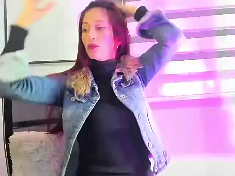 Snapshot of catt_evans1 chatting on 14, 12, 2024 catt evans1 online show from 14, 12, 2024