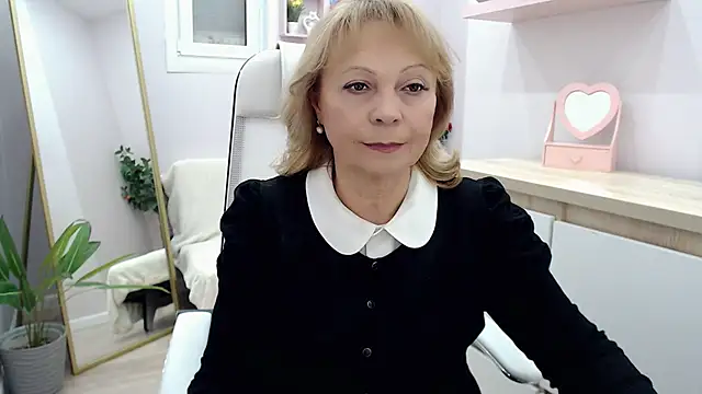 Milla Cutie18 online show from 3, 3, 2025