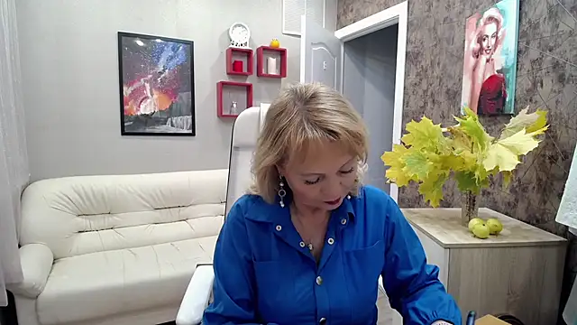 Milla Cutie18 online show from 25, 9, 2025