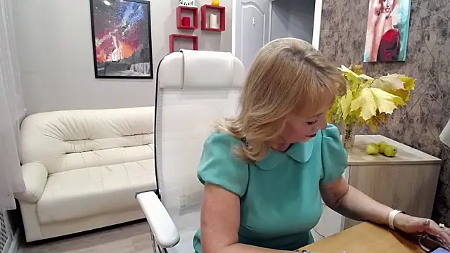 Milla Cutie18 online show from 26, 9, 2025