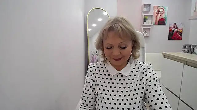 Milla Cutie18 online show from 16, 2, 2026