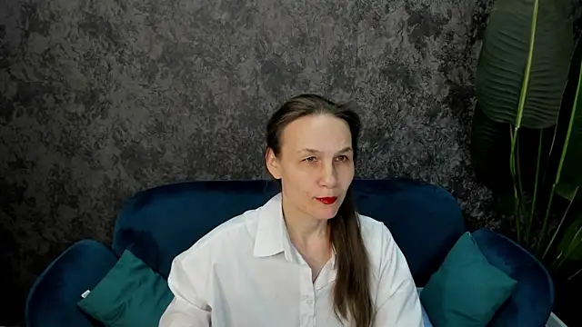 Snapshot of Lillian_White chatting on 4, 3, 2025 Lillian White online show from 4, 3, 2025