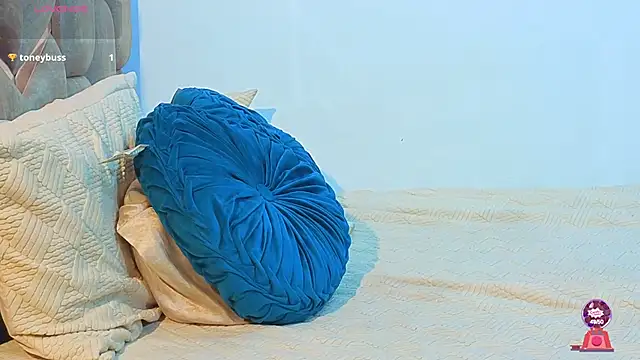 KloheCurvy online show from 10, 11, 2025