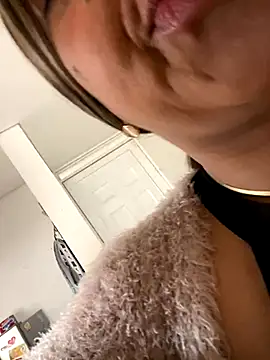 Snapshot of girl_anni chatting on 20, 11, 2025 girl anni online show from 20, 11, 2025