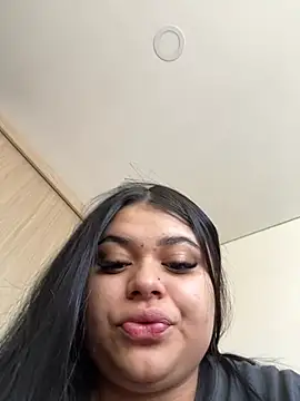 alissonfernandez  online show from 13, 1, 2025