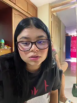 alissonfernandez  online show from 18, 10, 2025