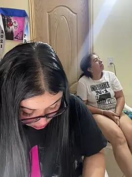 Snapshot of alissonfernandez_ chatting on 7, 3, 2026 alissonfernandez online show from 7, 3, 2026