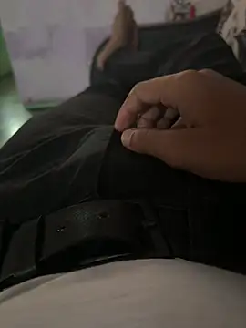 Snapshot of Desiboy___21 chatting on 12, 2, 2025 Desiboy 21 online show from 12, 2, 2025