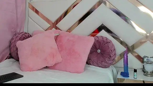 Snapshot of CoralHarmon chatting on 24, 12, 2024 CoralHarmon online show from 24, 12, 2024