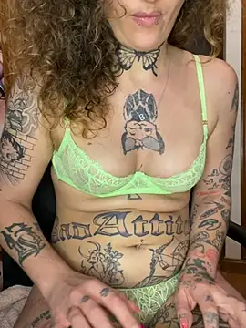 BlazyKitsune- online show from 4, 3, 2025