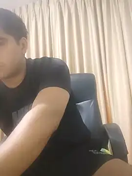 estudiante69 online show from 12, 12, 2024