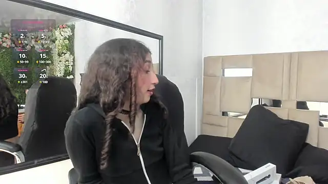 Snapshot of Queenjenn__ chatting on 1, 2, 2025 Queenjenn online show from 1, 2, 2025