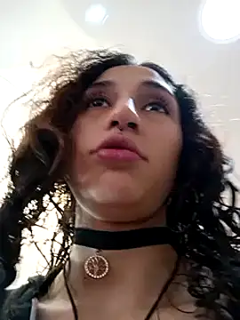 Snapshot of Queenjenn__ chatting on 4, 2, 2025 Queenjenn online show from 4, 2, 2025