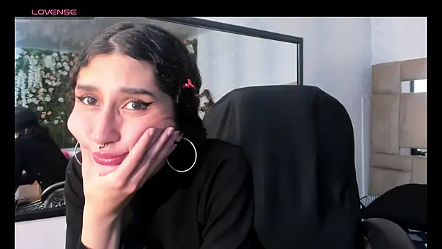 Snapshot of Queenjenn__ chatting on 13, 2, 2025 Queenjenn online show from 13, 2, 2025