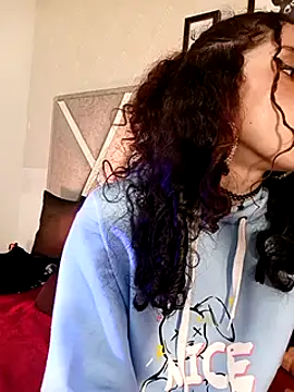 Snapshot of Queenjenn__ chatting on 16, 2, 2025 Queenjenn online show from 16, 2, 2025