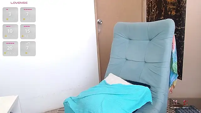 Snapshot of SarayMoorex_ chatting on 22, 10, 2025 SarayMoorex online show from 22, 10, 2025