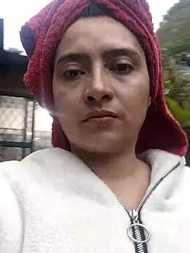 Snapshot of SarayMoorex_ chatting on 26, 10, 2025 SarayMoorex online show from 26, 10, 2025