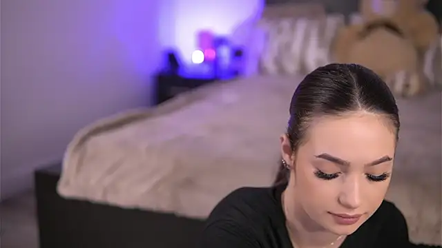 VixenAmour online show from 12, 11, 2025