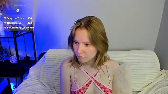 EvaStevs online show from 4, 1, 2025