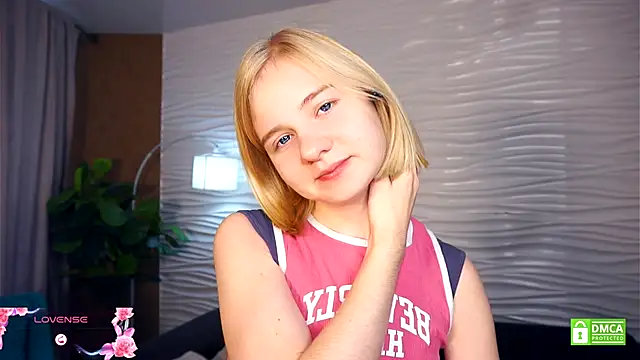 Snapshot of OdelinaFicken chatting on 30, 10, 2025 OdelinaFicken online show from 30, 10, 2025