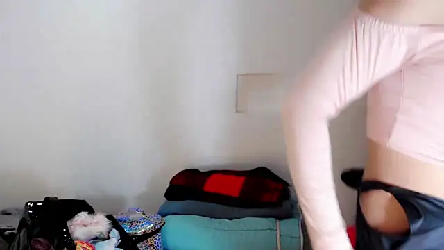Snapshot of Oxana-Novikov chatting on 13, 10, 2025 Oxana-Novikov online show from 13, 10, 2025