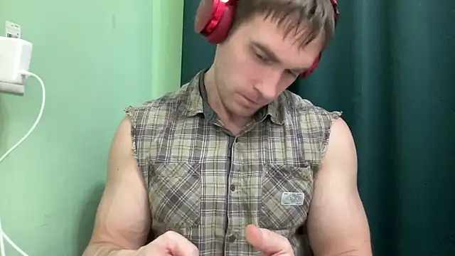 Snapshot of Mrbiceps23 chatting on 6, 12, 2024 Mrbiceps23 online show from 6, 12, 2024