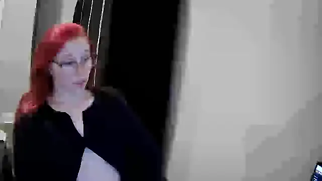 LilyFoxxx online show from 4, 12, 2024