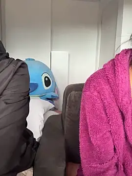 Snapshot of bbzinharosa chatting on 17, 11, 2025 bbzinharosa online show from 17, 11, 2025