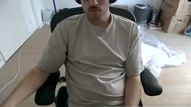 Snapshot of taallguyy_196 chatting on 10, 3, 2026 taallguyy 196 online show from 10, 3, 2026